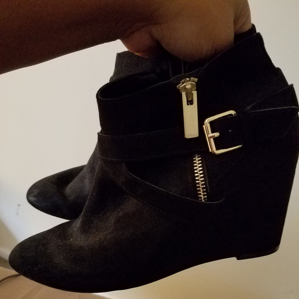 Dress boots with buckle